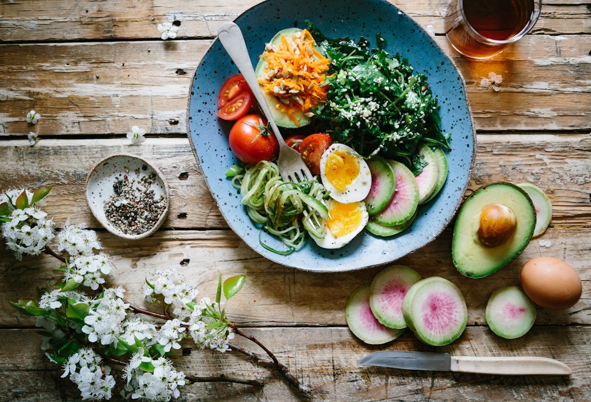 Bol de grains complets et légumes